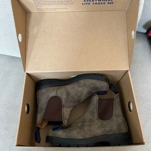 Women’s Blundstone thermal water proof boot in rustic brown - size us 7.